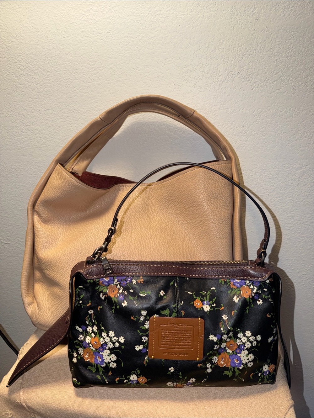 COACH BANDIT HOBO 39
BEECHWOOD/BLACK-COPPER